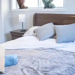 Lovely 1-br W Sofa Bed In The Heart Of Ndg Appartement